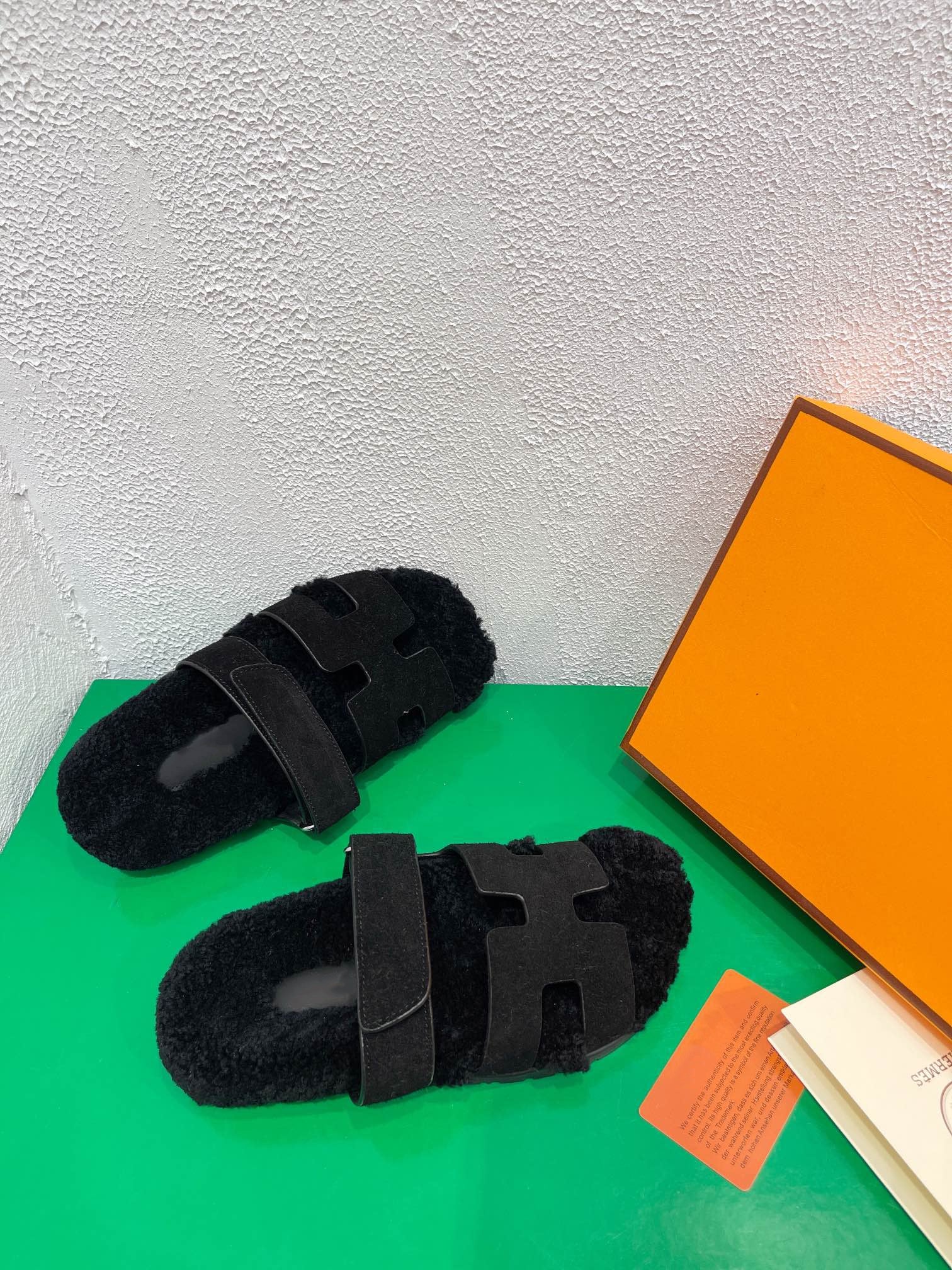 HERMES Chypre Sandal Black shearling insole Black Velvet leather lining