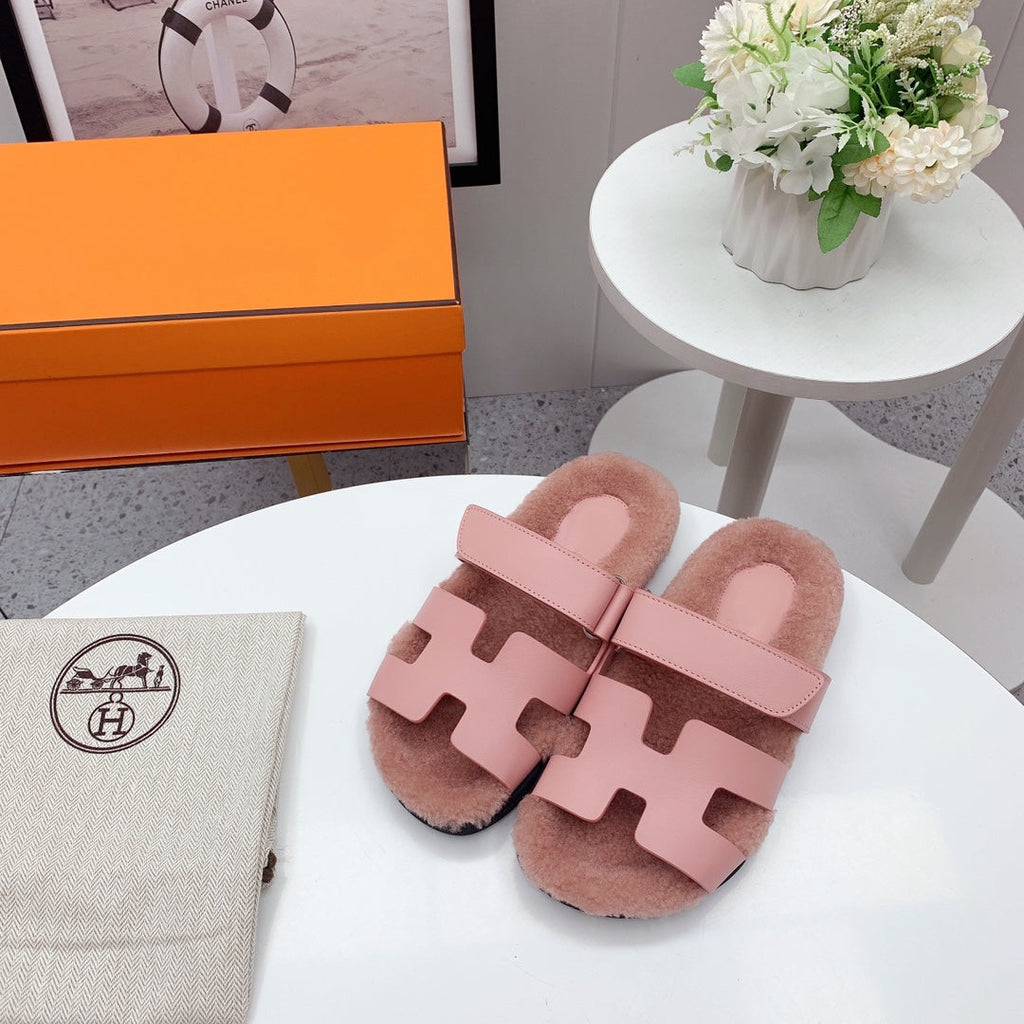 HERMES Chypre Sandal Pink shearling insole Pink goatskin lining