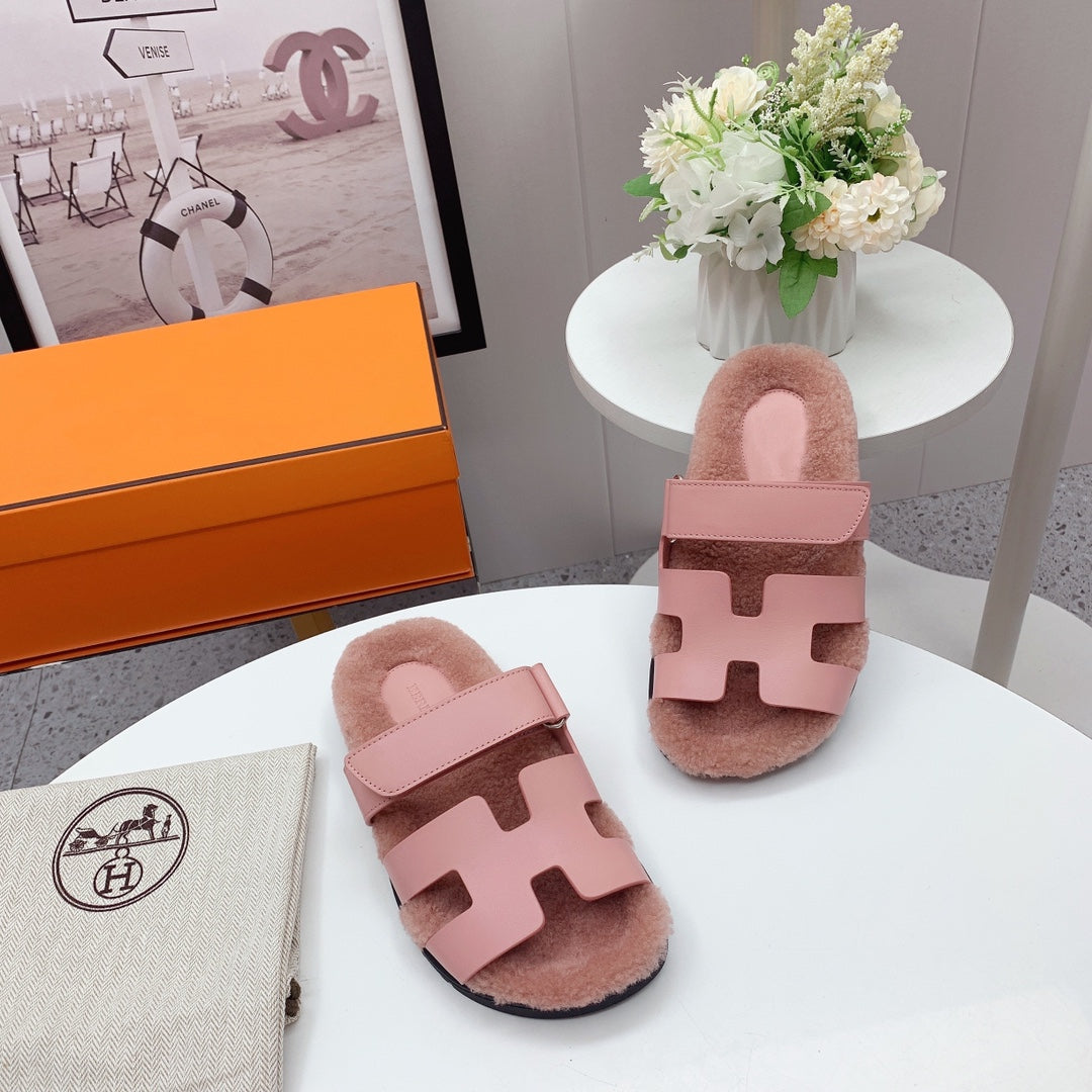 HERMES Chypre Sandal Pink shearling insole Pink goatskin lining