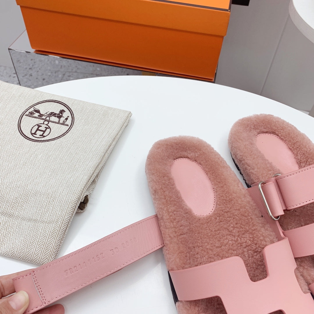 HERMES Chypre Sandal Pink shearling insole Pink goatskin lining