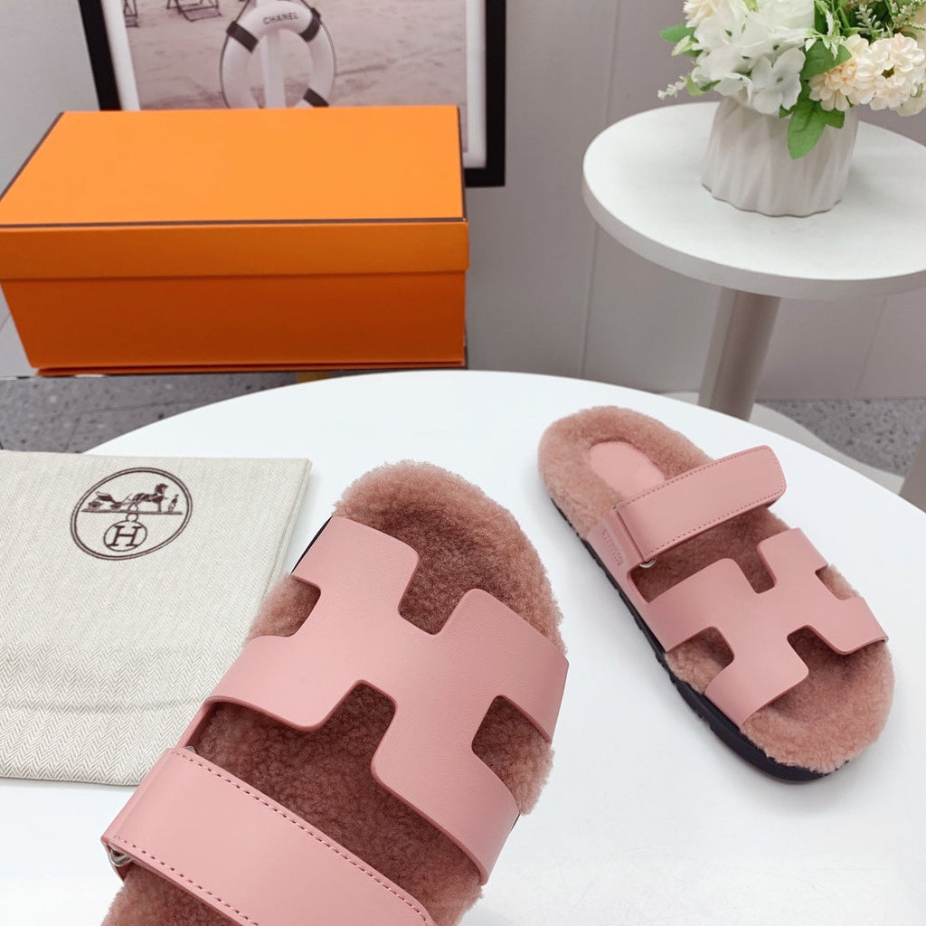 HERMES Chypre Sandal Pink shearling insole Pink goatskin lining